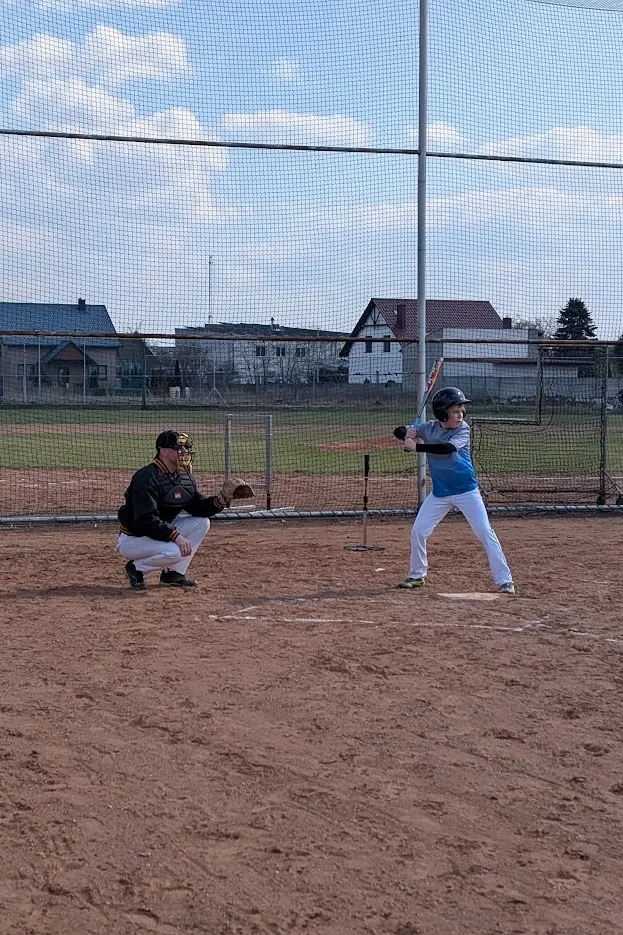 Entrenamiento de béisbol Goats Poznań - niños y adultos en el campo